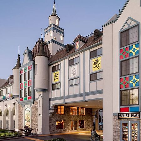 Castle Inn And Suites Anaheim Bagian luar foto