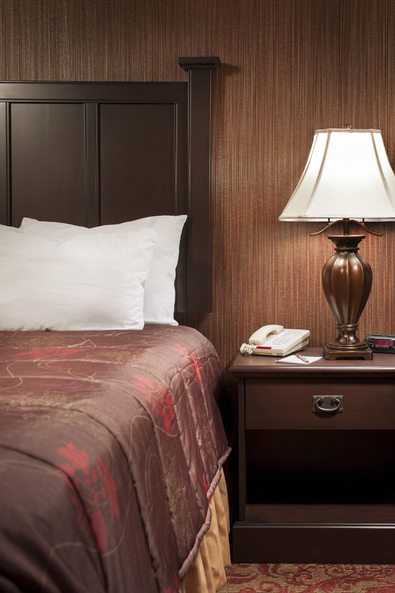Castle Inn And Suites Anaheim Bagian luar foto