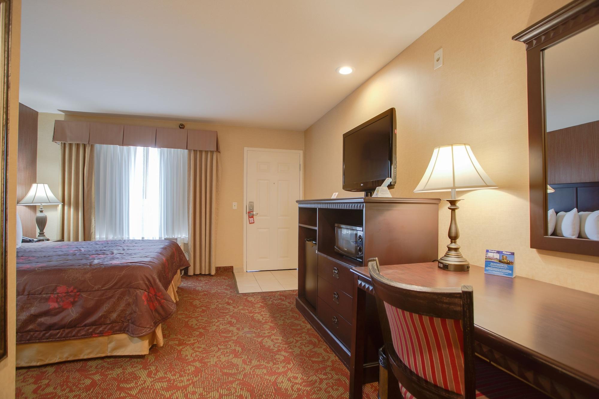 Castle Inn And Suites Anaheim Bagian luar foto