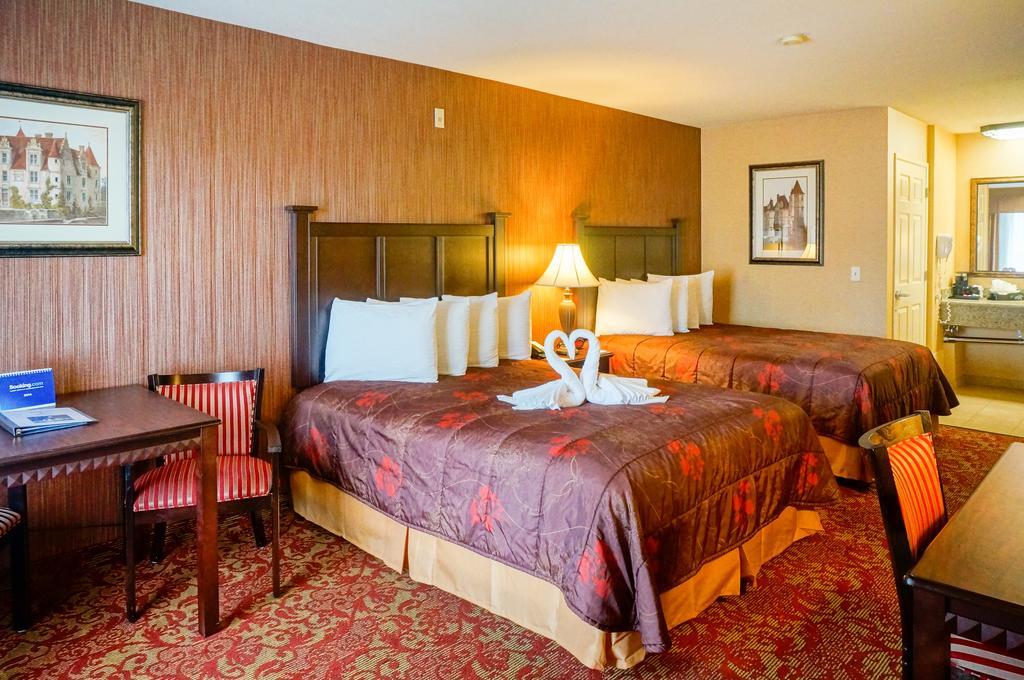 Castle Inn And Suites Anaheim Bagian luar foto