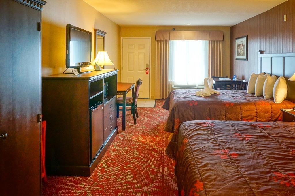 Castle Inn And Suites Anaheim Bagian luar foto