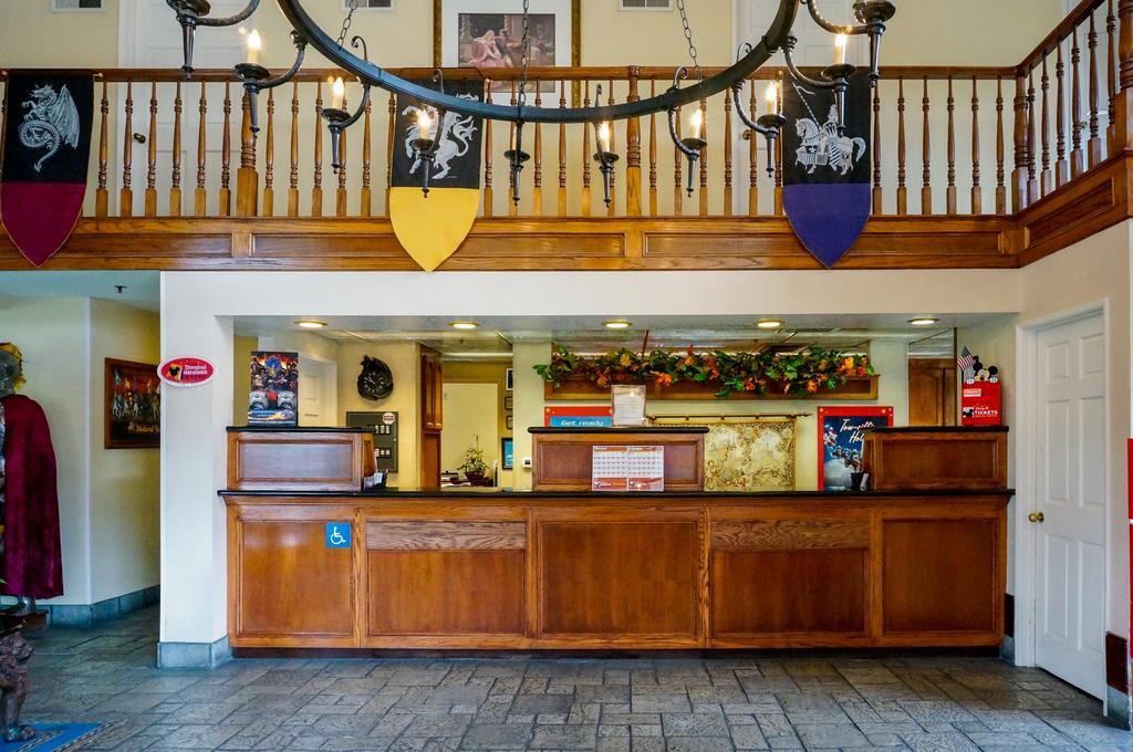 Castle Inn And Suites Anaheim Bagian luar foto