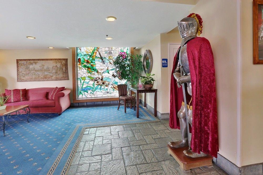 Castle Inn And Suites Anaheim Bagian luar foto
