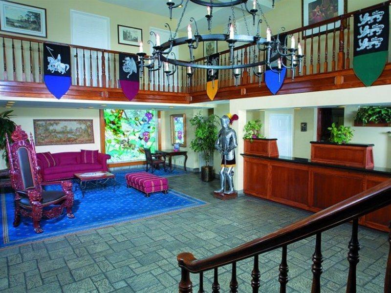 Castle Inn And Suites Anaheim Bagian luar foto