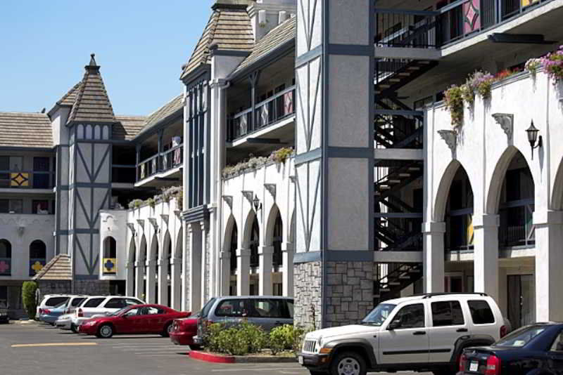 Castle Inn And Suites Anaheim Bagian luar foto